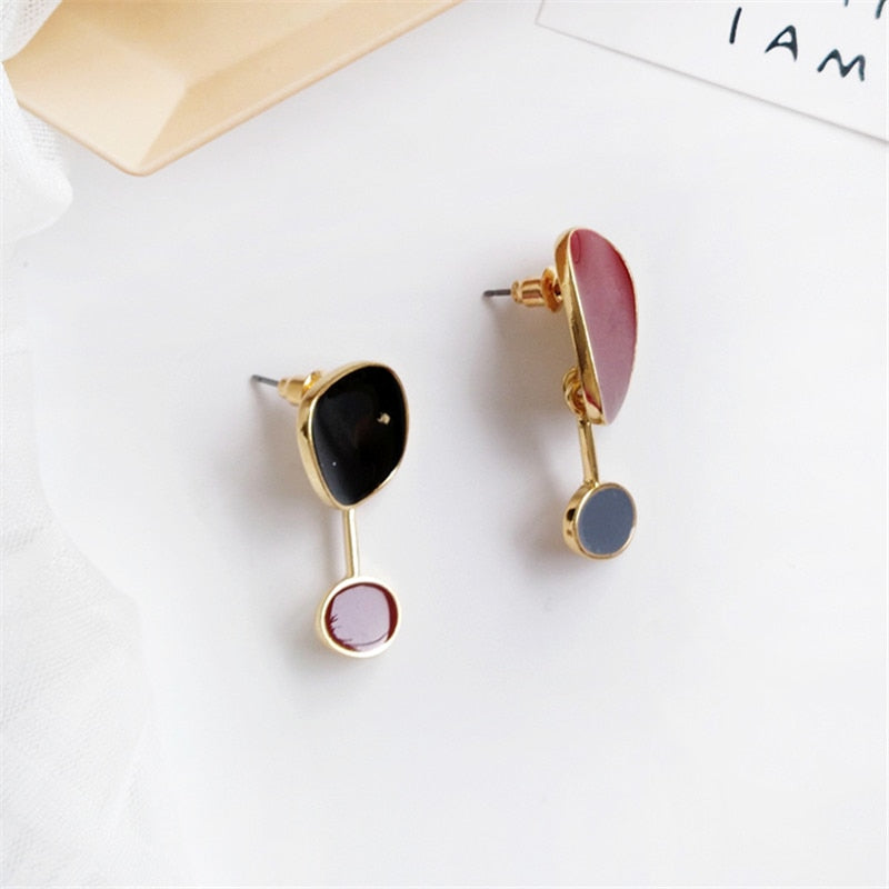 Contracted temperament earrings